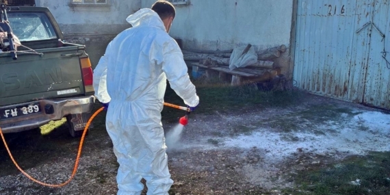 Çavdarhisar’da hayvan işletmelerinde salgın hastalıklara karşı dezenfeksiyon