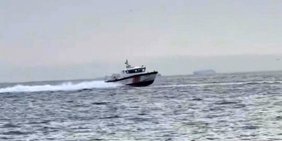 Çeşme açıklarında mülteci hareketliliği: Sahil Güvenlik mülteci botunu takip etti