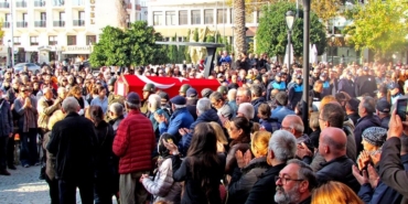 Çeşme’nin eski Belediye Başkanı Tütüncüoğlu, son yolculuğuna uğurlandı