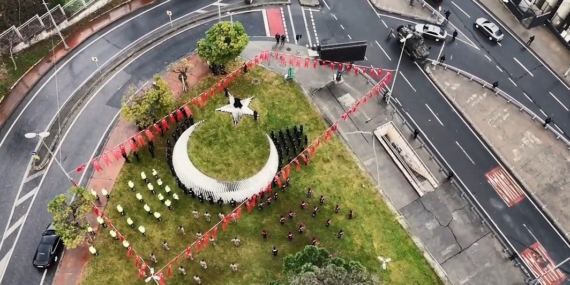 Çevik kuvvet personelinden şehitler için anlamlı anma