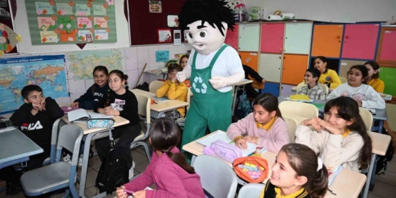 Çevre Dedektifi maskot Kerem iş başında