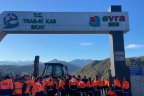 Çevreye yaydığı kötü kokular ile gündemdeydi, şimdi ise maaşlarını alamayan işçilerin eylemi ile gündemde