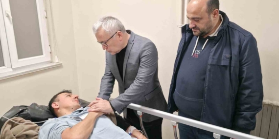 Cezaevi otobüsü kaza yaptı, Vali Şimşek yaralıları ziyaret etti