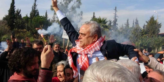 CHP’den istifa eden Çakır memleketi Mersin’de coşkuyla karşılandı