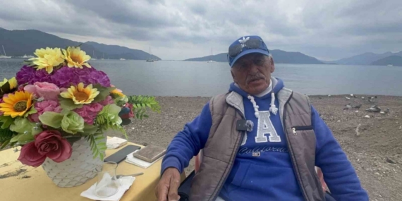 Çiçekli masa Marmaris’in simgesi haline geldi