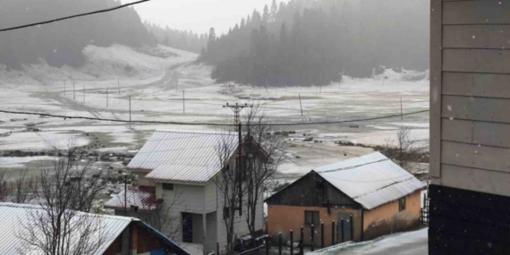 Çiğdem Yaylası beyaza büründü