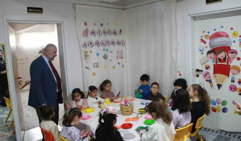 Cizre’de 4-6 yaş Kur’an kursu öğrencileri, çift dallı eğitimle hem eğleniyor hem öğreniyor