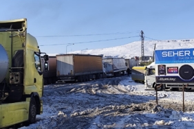 Cizre’de kar esareti: Yollar buz pistine döndü