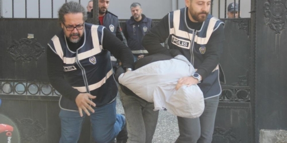 Çocuklarının boğazına bıçak dayayan o babaya tahliye