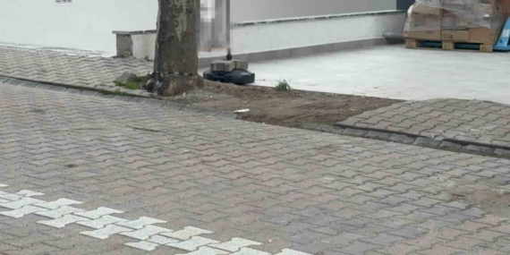 Çöpe atmak için yerden aldığı kargo poşetinin içinden 60 bin dolar çıktı