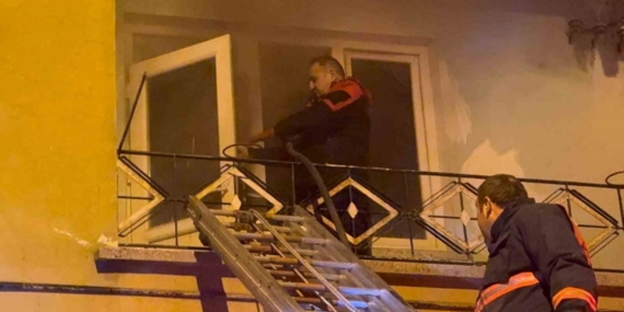 Çorum’da apartmanda çıkan yangında 10 kişi dumandan etkilendi