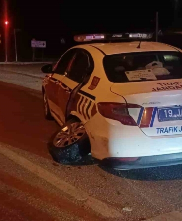 Çorum’da kırmızı ışıkta zincirleme kaza: 2 jandarma personeli yaralandı