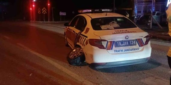 Çorum’da kırmızı ışıkta zincirleme kaza: 2 jandarma personeli yaralandı