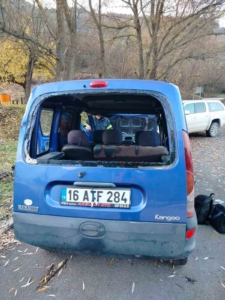 Çorum’da otomobil şarampole devrildi: 3 yaralı