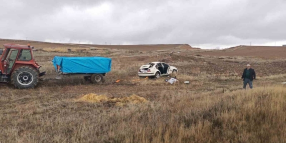 Çorum’da otomobil şarampole yuvarlandı: 2 yaralı