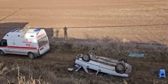 Çorum’da otomobil tarlaya uçtu: 2 yaralı