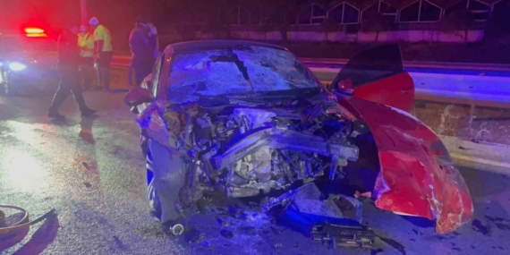 Çorum’da otomobil tıra çarptı: 1 ölü