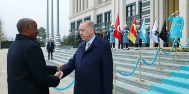 Cumhurbaşkanı Erdoğan, Sudan Egemenlik Konseyi Başkanı  el Burhan’ı resmi törenle karşıladı