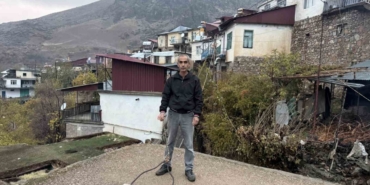 Çüngüş’te toprak evlere loğ çekiliyor