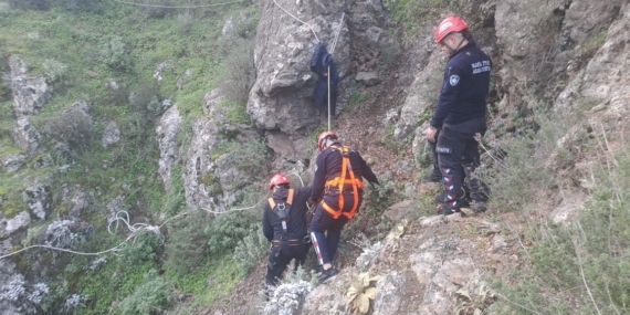 Dağda mahsur kalan vatandaş itfaiye ekiplerince kurtarıldı