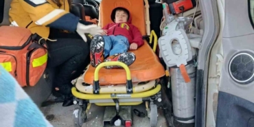 Damdan düşerek yaralanan çocuk hastaneye ulaştırıldı