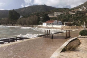 Datça’da sağanak yağış ve fırtına kurumlar teyakkuza geçirdi