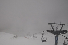 Davraz Kayak Merkezine mevsimin ilk karı düştü bazı noktalarda beyaza bürüdü