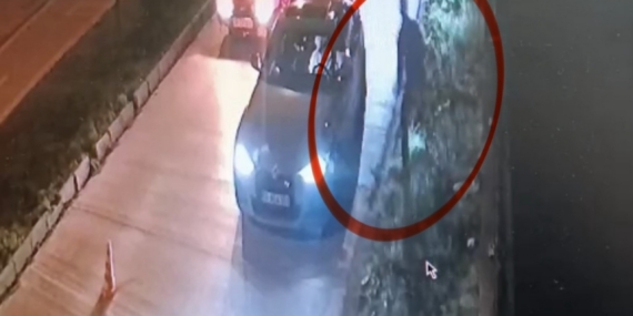 Dehşet saçan aracın polise çarpma anı kameraya yansıdı