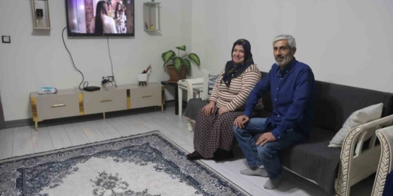 DEM partili milletvekilinin ‘Şantiye şefi’ yakıştırmasını yaptığı Bakan Kurum’a yuvasına kavuşan depremzedelerden destek