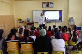 Demirözü’nde öğrencilere sağlık eğitimi verildi acil sağlık hizmetlerinin önemi anlatıldı