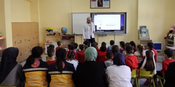 Demirözü’nde öğrencilere sağlık eğitimi verildi acil sağlık hizmetlerinin önemi anlatıldı