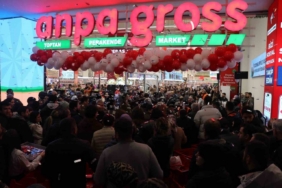 Denizli’de zincir marketin indirimli açılışı geceden sabaha kuyruk oluşturdu