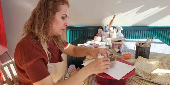 Depremde yaşadıklarını unutmak için sanata yöneldi