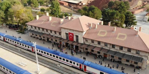 Depremlere direnen yapı: Erzincan Tren Garı