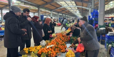 Depremlerin ardından Sındırgı’da komşuluk seferberliği
