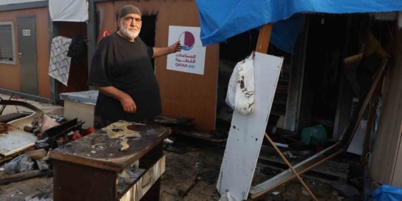 Depremzede yaşlı çiftin yaşadığı konteyner yanarak küle döndü