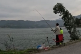 Derbent Barajı’nda 300 amatör balıkçı gökkuşağı alabalığı için yarıştı