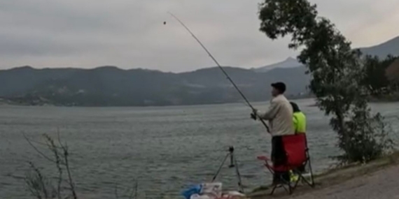 Derbent Barajı’nda 300 amatör balıkçı gökkuşağı alabalığı için yarıştı
