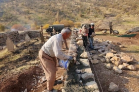 Derecik’te vefa örneği: Şehit mezarlıkları yeniden yapıldı