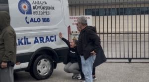 Dereye düşen araçtaki kadının cenazesi teslim alınırken "Gitme" feryadı yürekleri dağladı