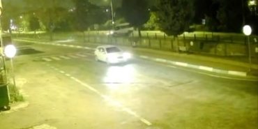 Dereye uçan minibüsün sürücüsü yaralandı