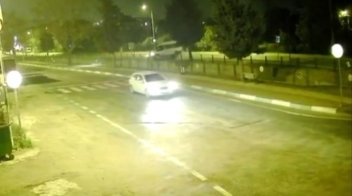 Dereye uçan minibüsün sürücüsü yaralandı