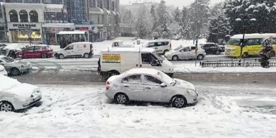 Develi’de kar yağışı etkili oldu