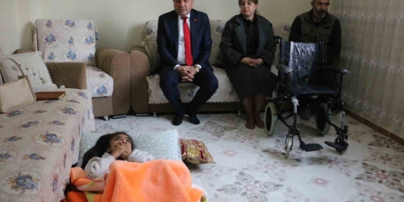 Devlet Bahçeli’den Diyarbakırlı engelli kıza tekerlekli sandalye sürprizi