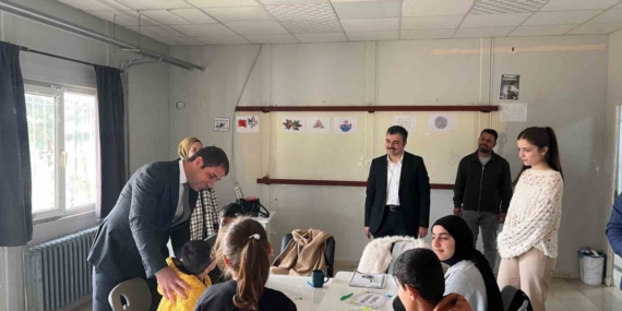 Dicle Kaymakamı Mustafa Atış özel gereksinimli öğrencilerle buluştu