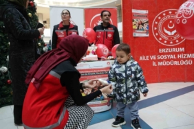 Dijital dünyada çocuk haklarına destek için Erzurum’da imza kampanyası