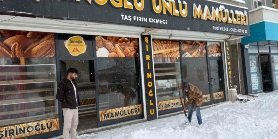 Diyadin’de kar yağışı hayatı olumsuz etkiledi