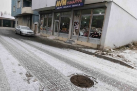 Diyadin’e mevsimin ilk karı düştü