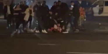 Diyarbakır’da düğün sonrası kavga: Damat, yerde yatan şahsa siper oldu