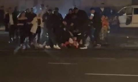 Diyarbakır’da düğün sonrası kavga: Damat, yerde yatan şahsa siper oldu